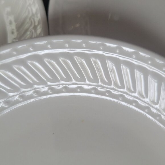 Set Of 5 Gibson Everyday White 7" Plates With Embossed Design - Picture 3 of 5
